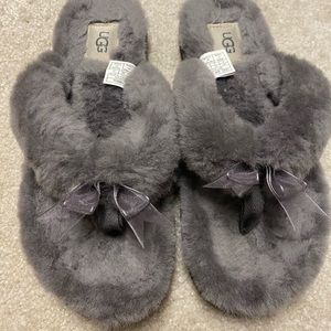 Ugg slippers worn once inside only